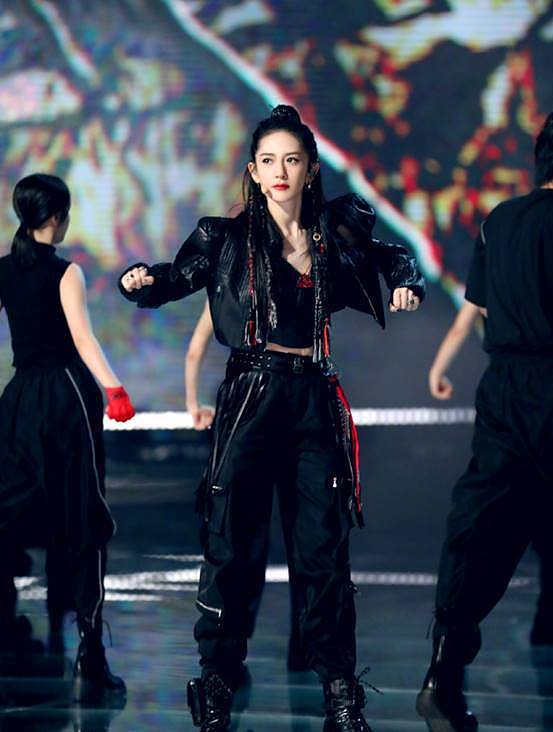 就一首代表作还敢开演唱会？全网骂声如潮，谢娜却称回馈粉丝 - 4