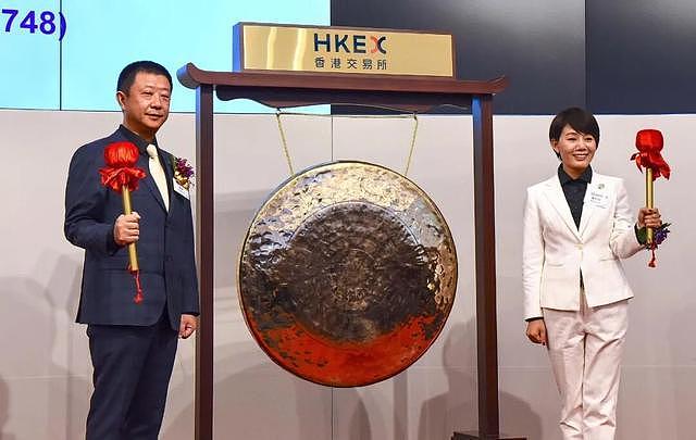 “最牛服务员”杨利娟，重回海底捞！从月薪160元服务员做起，成百亿身家CEO，年薪超700万；海底捞多品牌战略或进入关键落地期 - 1