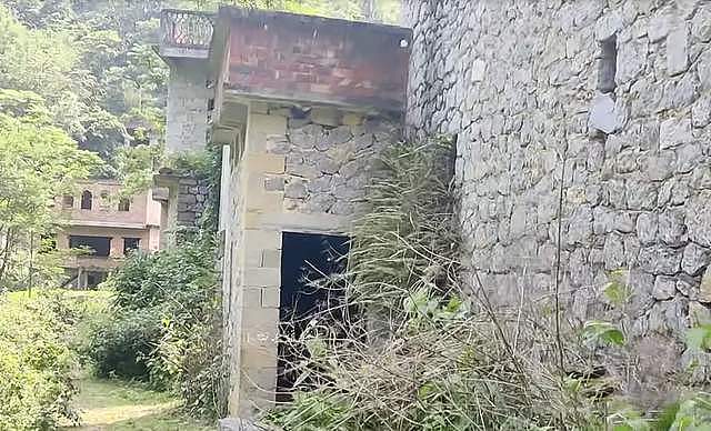 荒废20年！广西第一无人村，500多人一夜走光（组图） - 8
