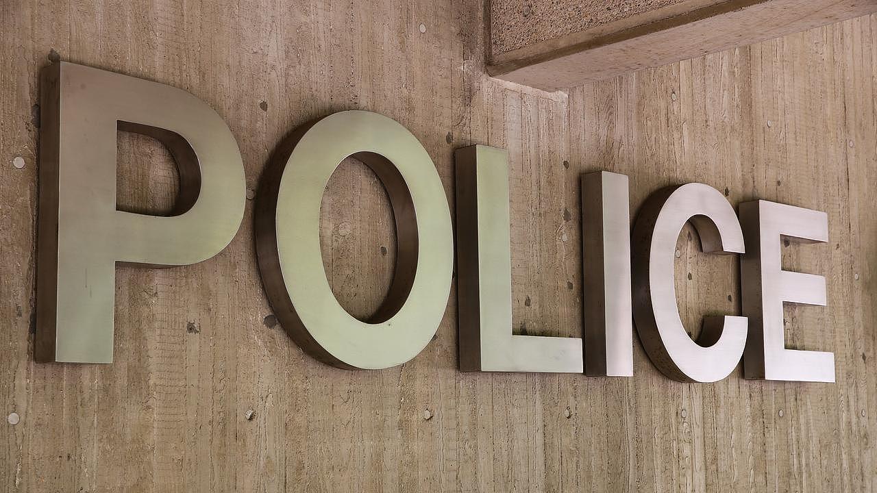 悉尼深夜上演警匪追击！警方截获“杀人车”，两名青少年落网，车内藏大量武器 - 1