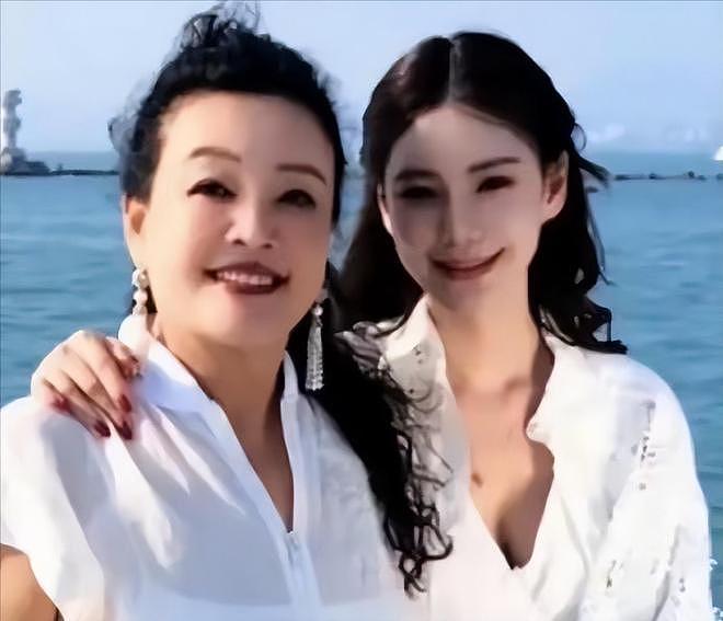 张兰出国仅1天,马筱梅深夜崩溃大哭,自曝家丑!终步入大S后尘(组图) - 1