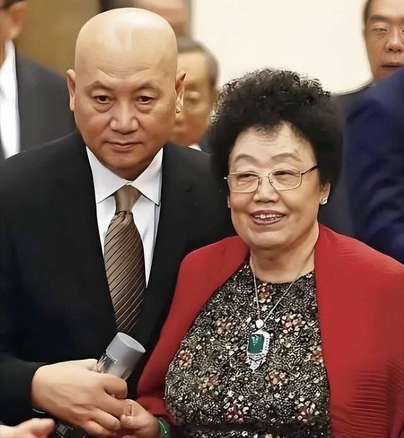 二婚小11岁“最帅唐僧”，陈丽华、迟重瑞不甩议论相伴36年（组图） - 4