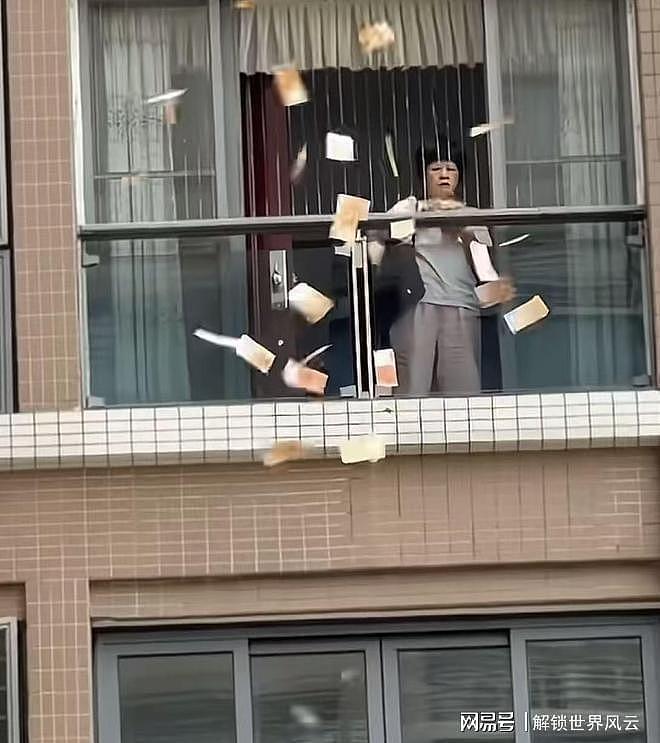 广东女子抛撒百万港币，引路人哄抢！亲属曝出内情（组图） - 4