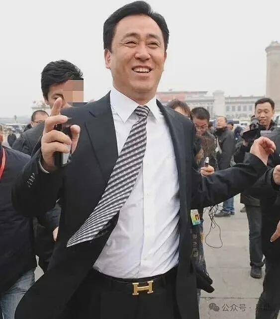 许家印八项重罪受审！帝王级奢靡生活曝光，曾回乡作秀吃“忆苦思甜饭”（组图） - 2