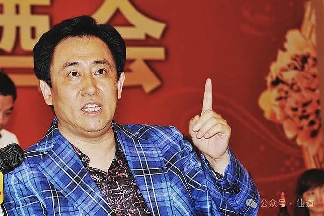 许家印八项重罪受审！帝王级奢靡生活曝光，曾回乡作秀吃“忆苦思甜饭”（组图） - 5
