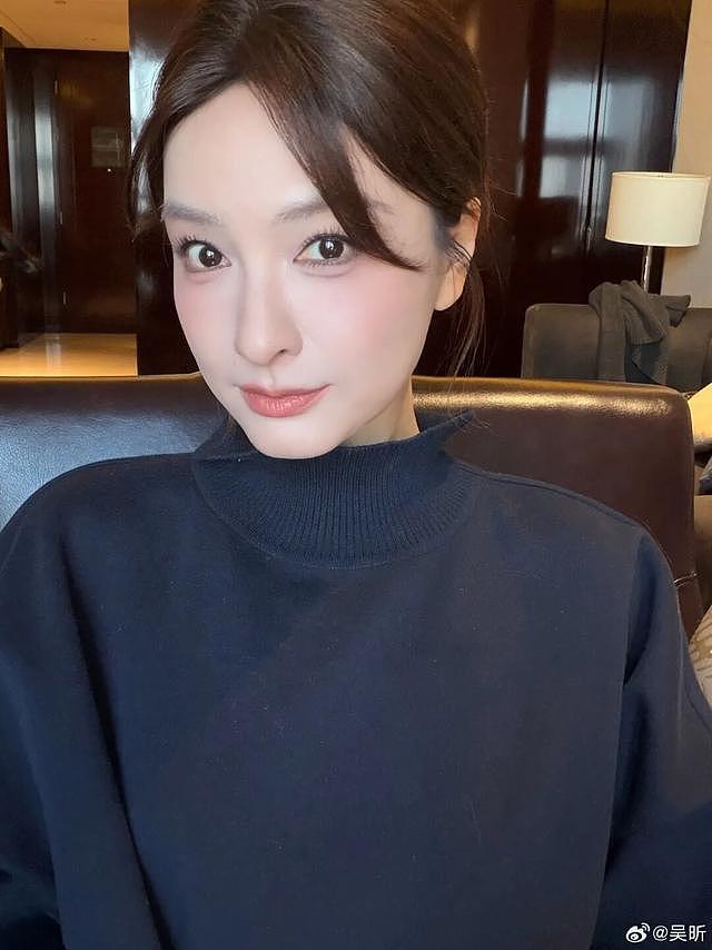 吴昕郑凯恋情曝光,两人疑已相恋7年,女方曾谈婚恋观:恋爱可以谈,结婚得慎重 - 3