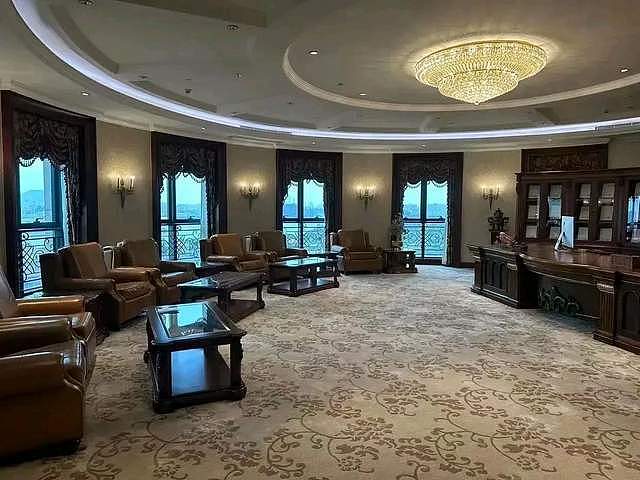 许家印昔日办公室内景曝光，房间一个接着一个很奢华，像迷宫一样 - 4