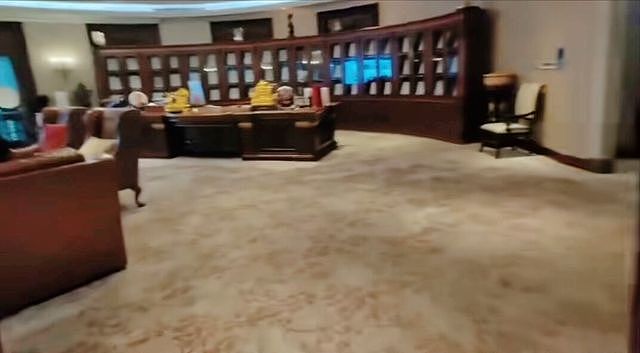 许家印昔日办公室内景曝光，房间一个接着一个很奢华，像迷宫一样 - 7
