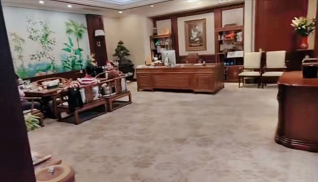 许家印昔日办公室内景曝光，房间一个接着一个很奢华，像迷宫一样 - 9