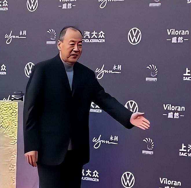 这跟不穿有啥区别？张萌开叉到胃，文咏珊副乳松弛，张天爱大又挺 - 4