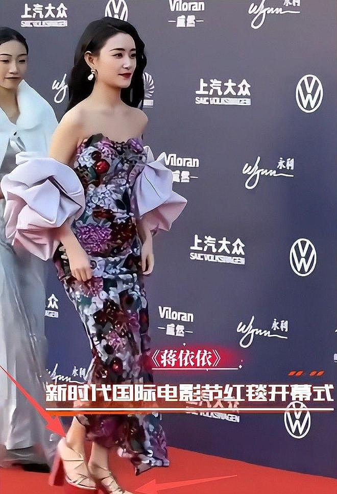 这跟不穿有啥区别？张萌开叉到胃，文咏珊副乳松弛，张天爱大又挺 - 29