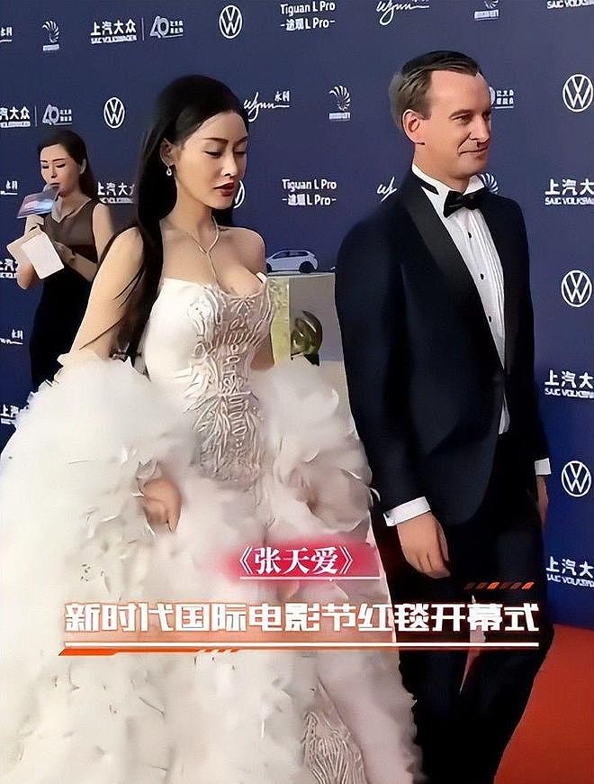 这跟不穿有啥区别？张萌开叉到胃，文咏珊副乳松弛，张天爱大又挺 - 34