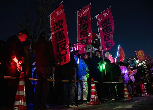 日本外交蓝皮书将中国“降级”，高市早苗又提“修宪”时程：中日关系何去何从? - 2