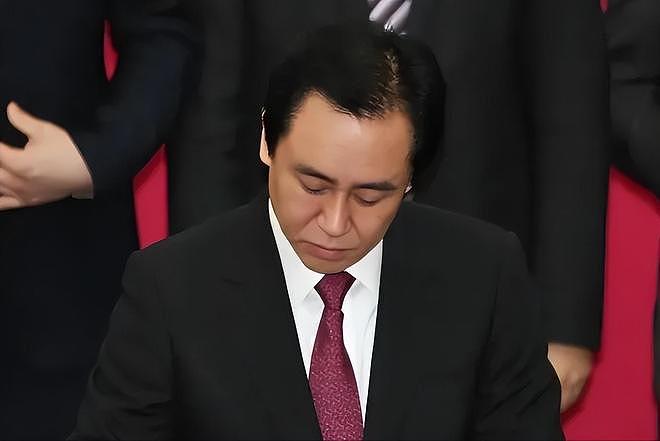 直到许家印当庭认罪悔罪，才发现，原来曹德旺早就猜中了他的结局 - 1