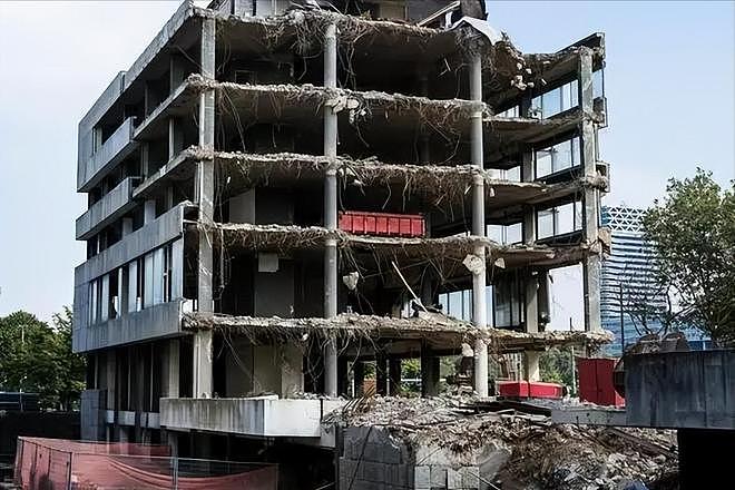 直到许家印当庭认罪悔罪，才发现，原来曹德旺早就猜中了他的结局 - 28