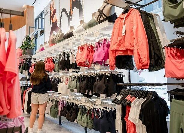 Lululemon“避孕门”曝光!3亿中产天塌了! - 3