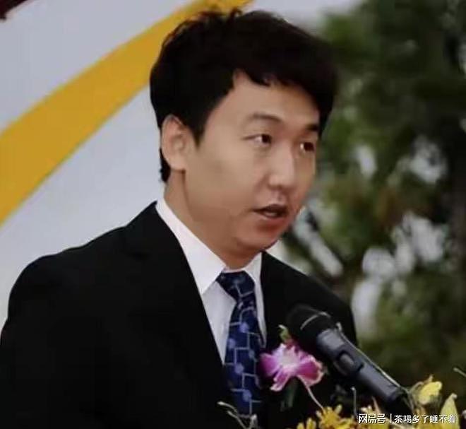 许家印大儿的加拿大生活：无钱但自由、每天抽中华、二弟前途未卜 - 2