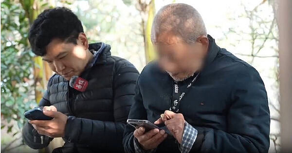 苏州男子当“全职孙子”月薪5000，陪九旬老人散步聊天，被赞神仙工作（图） - 1