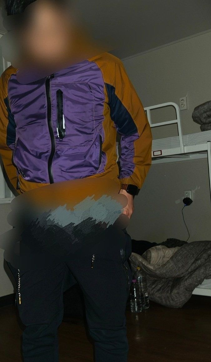 中国女游客在釜山青旅遭日男骚扰：对着床铺小便，下跪辩称认错厕所（组图） - 2