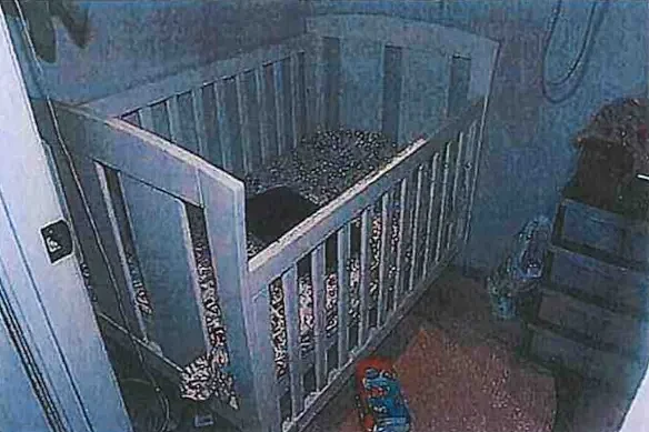 澳洲12岁女童惨死衣柜，体重仅7kg！生母及其伴侣被控谋杀（组图） - 2