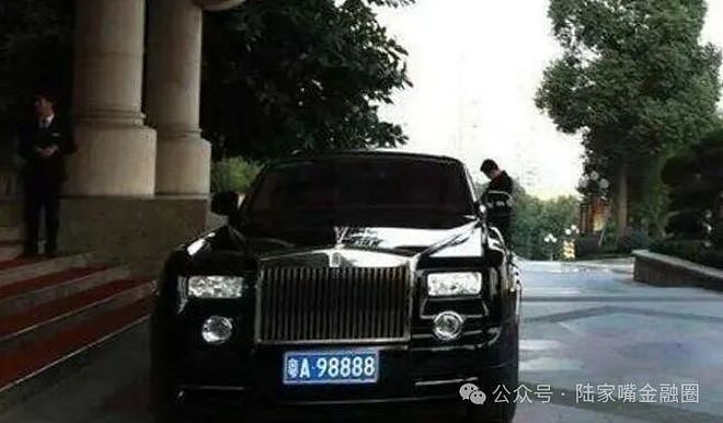 许家印被捕细节曝光!保交楼会议设伏,反抗激烈,被摘皮带戴手铐(组图) - 5