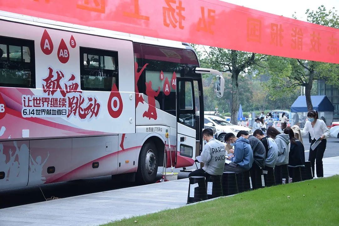 中国捐血黑产曝光！中介400元“收血”，2000元倒卖捐血证牟利（组图） - 6