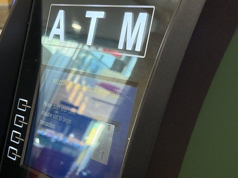 华人移民银行卡密码失效、账户存款全消失,原因竟是?(组图) - 2