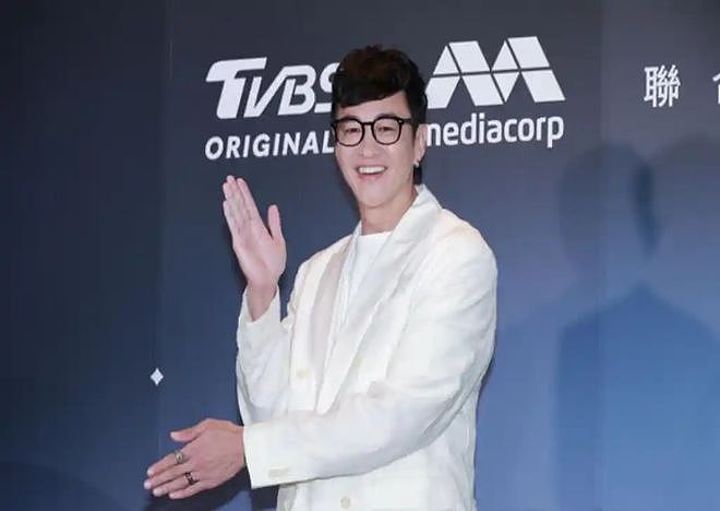 何润东翻红后,一博主怒问为什么要捧一个美国人?网友评论绝了(组图) - 2