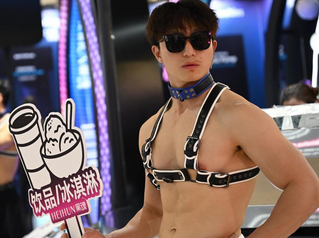 中国千亿情趣用品拥抱AI：成人展揭秘色情机器人（组图） - 3