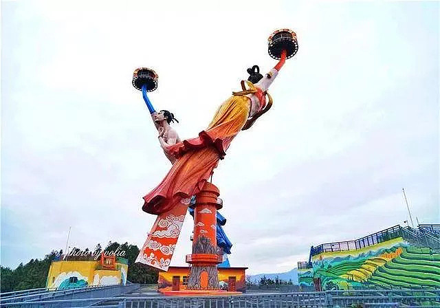 从浪漫到惊悚!中国奇葩建筑大赏:大夜壶上榜(组图) - 4