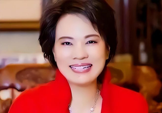 从20元地摊到800亿帝国,只因崇拜许家印,女首富输光了一切(组图) - 6