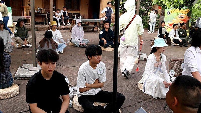 四川举办首届发呆大赛，24岁女生静坐6小时夺冠，获3000元奖金（组图） - 2