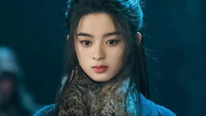 曾因“天价耳环”深陷舆论漩涡，黄杨钿甜新剧口碑崩盘（组图） - 1
