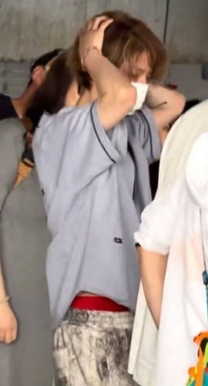 红袜+红内裤！36岁鹿晗“尊重本命年”上热搜，关晓彤连续两年沉默再传分手（组图） - 1