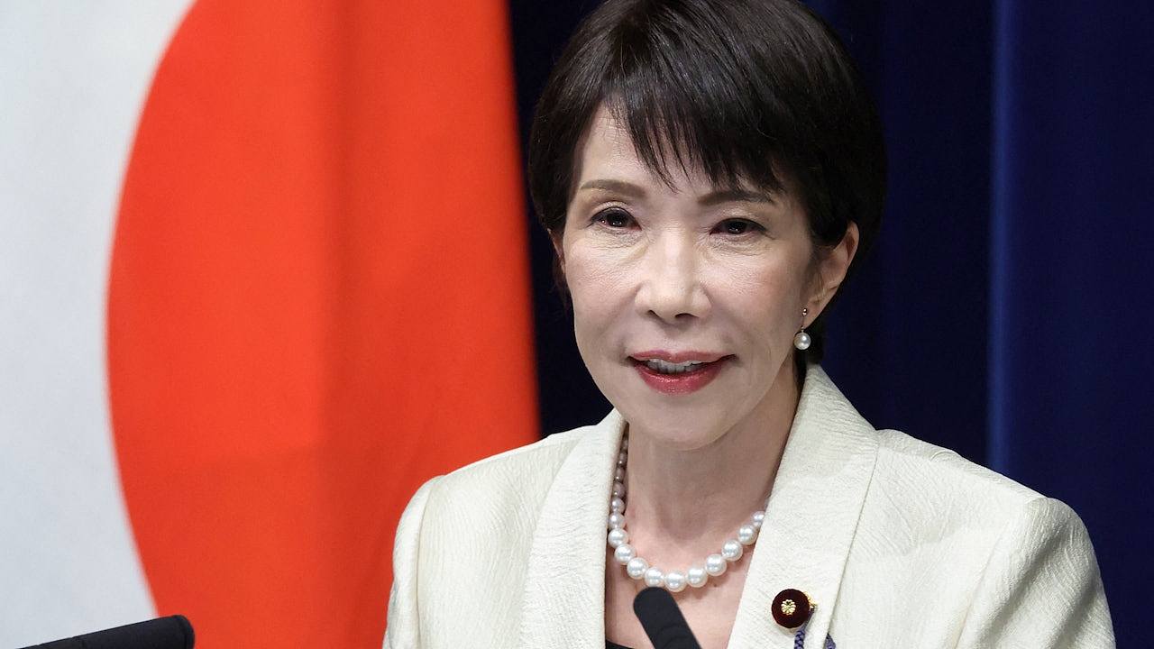 高市早苗以首相名义向靖国神社献祭品(组图) - 1