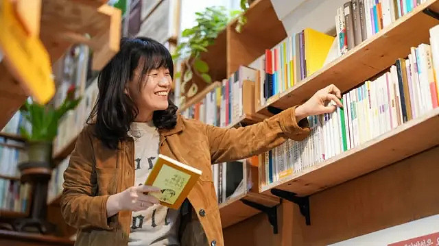顶住仇恨浪潮,韩国女性作家的畅销书正在崛起(组图) - 1