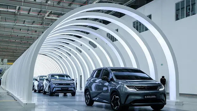 伊朗战火推高油价：中国新能源车“疯狂三月”背后的危与机（组图） - 1
