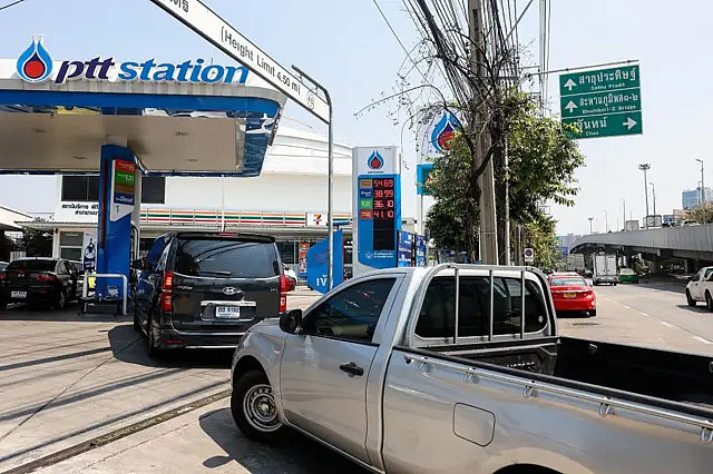伊朗战火推高油价：中国新能源车“疯狂三月”背后的危与机（组图） - 3