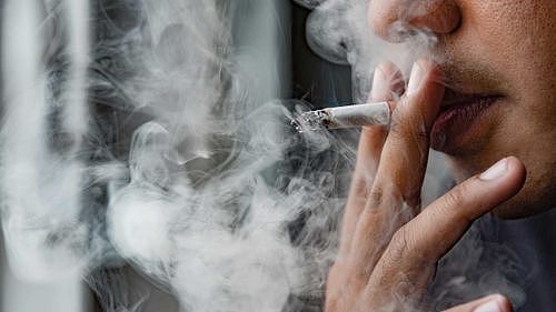英国通过终身禁烟法案!2008年后出生者不得买烟,对比澳洲的高昂烟价谁更绝? - 2