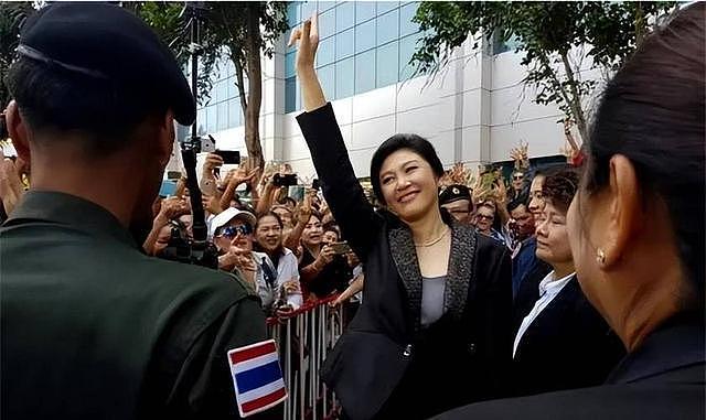 普京都惊叹:泰国女总理惨遭流亡,无路可退,竟当上中国董事长! - 9