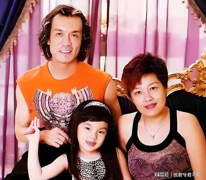 哈文含泪道破李咏葬在美国原因:不是不爱国,而是三天内必须下葬(组图) - 12
