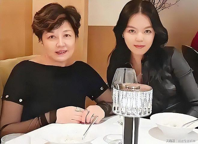 哈文含泪道破李咏葬在美国原因:不是不爱国,而是三天内必须下葬(组图) - 29