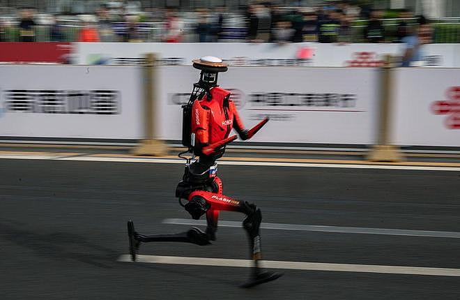 机器人跑半马破人类纪录:一场精心设计的
