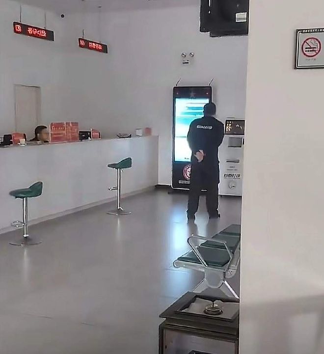 长沙拄拐老兵借个厕所被保安刁难,官方回应来了(组图) - 5