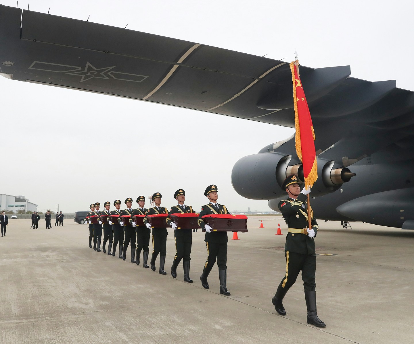 第13批在韩志愿军遗骸烈士今运回国,中国空军运-20B首次执行任务(组图) - 2