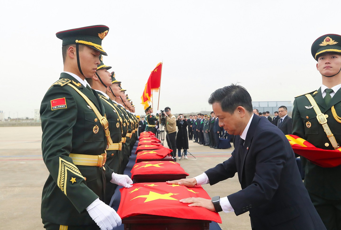 第13批在韩志愿军遗骸烈士今运回国,中国空军运-20B首次执行任务(组图) - 4