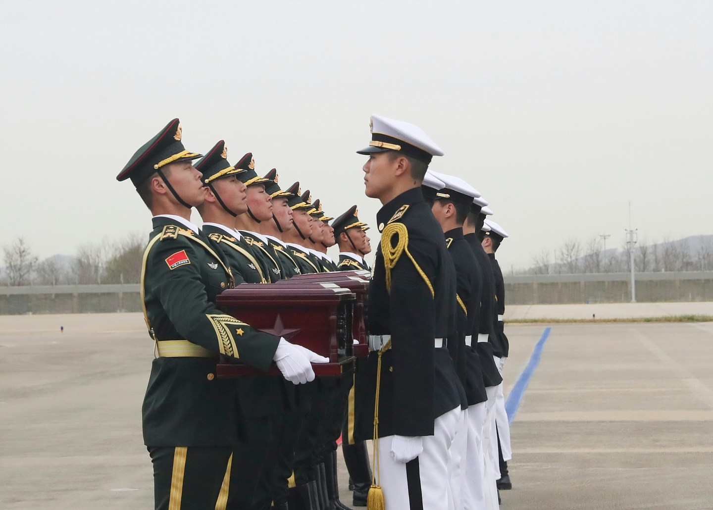 第13批在韩志愿军遗骸烈士今运回国,中国空军运-20B首次执行任务(组图) - 5