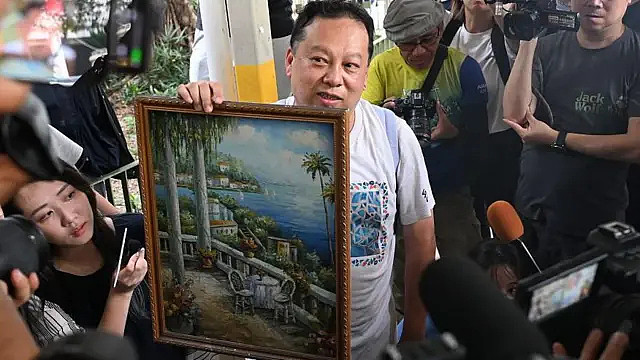 “去看回我以前的家”  香港宏福苑首批回家执拾居民的追悼与道别（组图） - 3