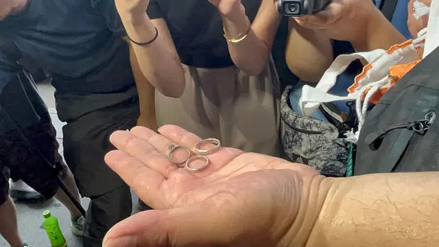 “去看回我以前的家”  香港宏福苑首批回家执拾居民的追悼与道别（组图） - 5