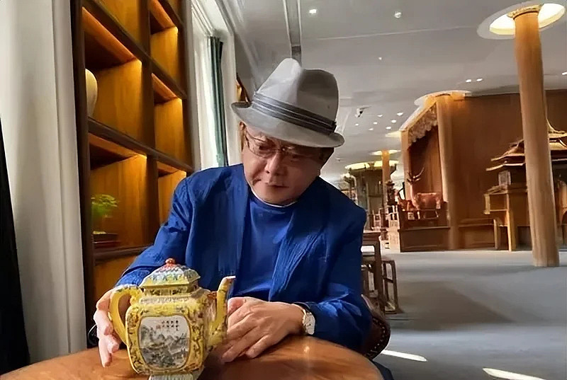 传卖掉上亿豪宅移民美国的王刚已走上另一条大道（组图） - 4